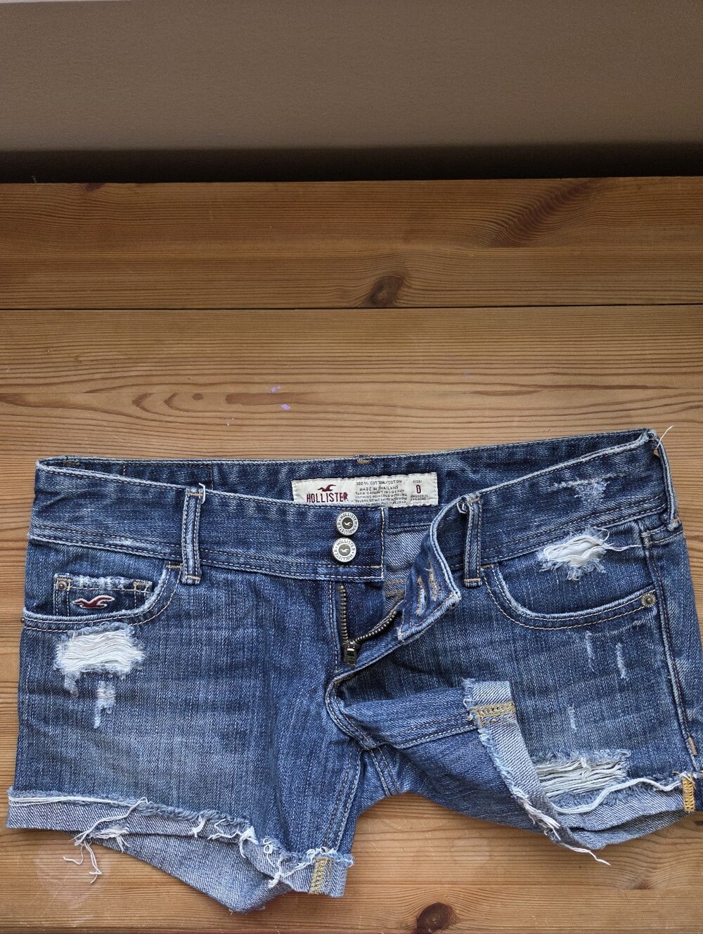 Hollister 2000s low rise denim shorts